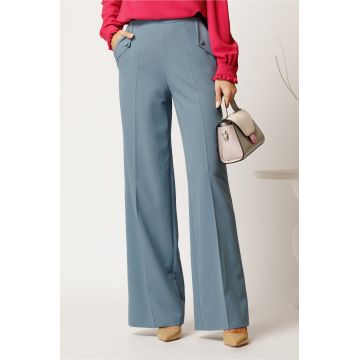 Pantaloni DY Fashion bleu lejeri cu buzunare si nasturi decorativi Pantaloni DY Fashion bleu lejeri cu buzunare si nasturi decorativi