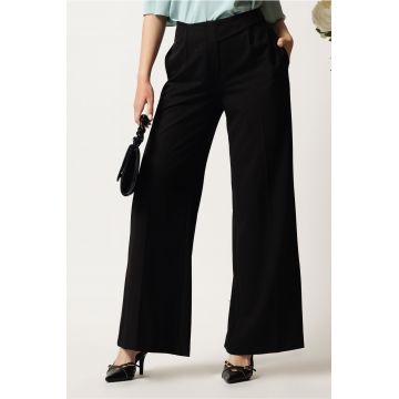 Pantaloni DY Fashion negri din stofa evazati cu betlie pe o parte