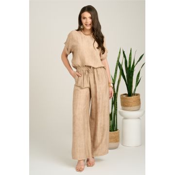 Pantaloni maro din viscoza cu croi lejer si elastic in talie. Pantaloni maro din viscoza cu croi lejer si elastic in talie.