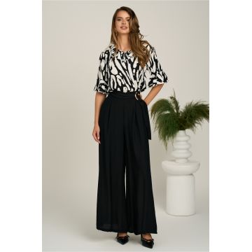 Pantaloni negri din viscoza evazati cu catarama in talie Pantaloni negri din viscoza evazati cu catarama in talie