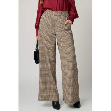 Pantaloni office din stofa bej cu carouri rosii