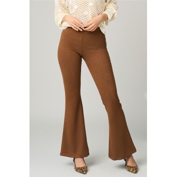 Pantaloni office din stofa catifelata maro evazati