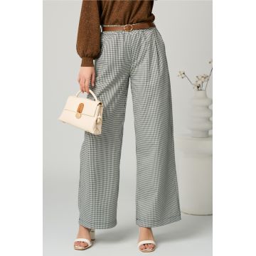 Pantaloni smart casual din stofa albi cu carouri negri si curea in talie