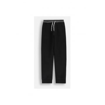 Pantaloni sport cu talie reglabila si buzunare
