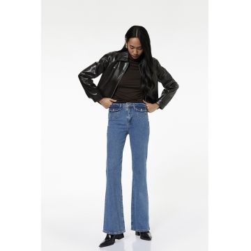 Blugi bootcut cu talie medie