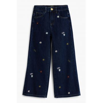 Blugi cu broderie