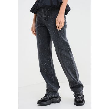 Blugi relaxed fit cu aplicatii de strasuri