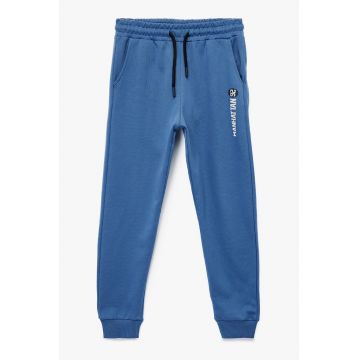 Pantaloni de trening cu snur si imprimeu