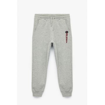 Pantaloni de trening cu snur si imprimeu