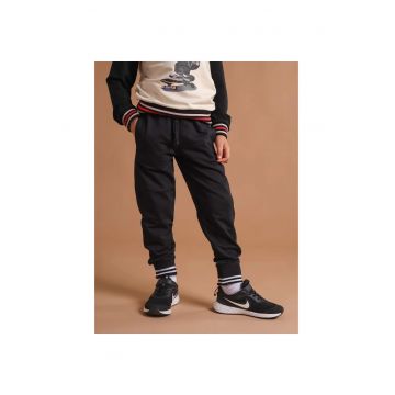 Pantaloni din bumbac - cu buzunare si manseta elastica - pentru baieti
