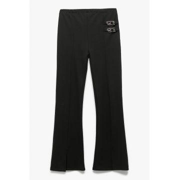 Pantaloni evazati cu catarame decorative