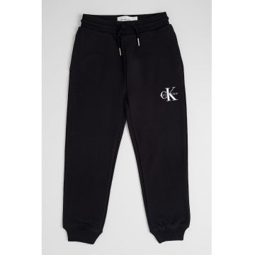 Pantaloni relaxed fit de trening cu imprimeu logo discret