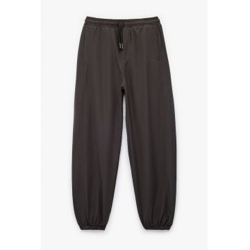 Pantaloni uni jogger