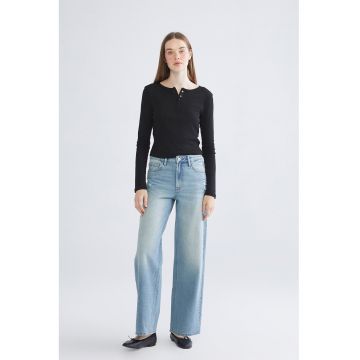 Blugi cu croiala ampla si aspect decolorat - Albastru deschis melange