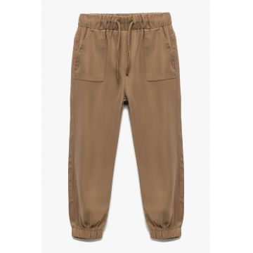 Pantaloni conici cu talie elastica si mansete - Maro