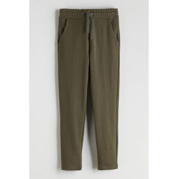 Pantaloni cu snur si buzunare laterale - Kaki