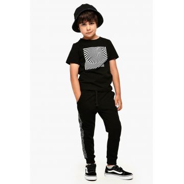 Pantaloni sport cu benzi laterale cu imprimeu text - Negru