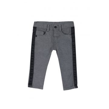 Blugi cu benzi laterale contrastante