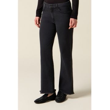 Blugi bootcut cu terminatii franjurate - Negru stins