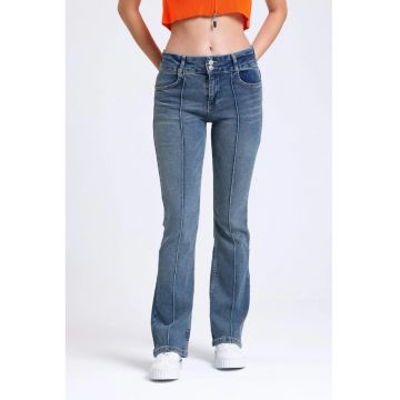 Blugi cu talie medie si