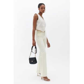 Pantaloni evazati cu talie inalta