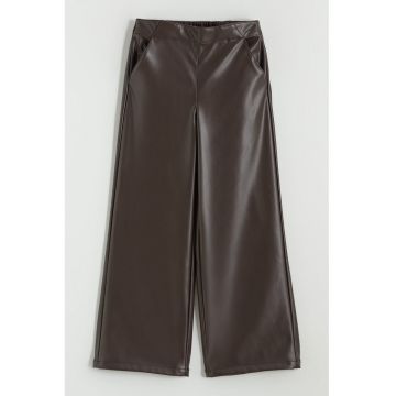 Pantaloni evazati de piele ecologica cu talie elastica - Maro inchis