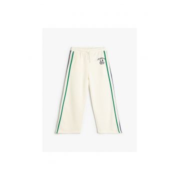 Pantaloni de trening cu imprimeu si snur