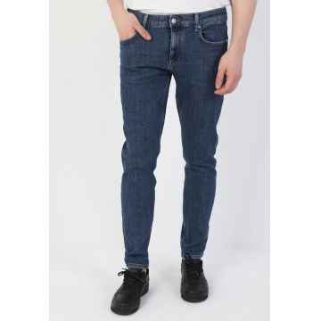 Blugi slim fit cu model cu 5 buzunare